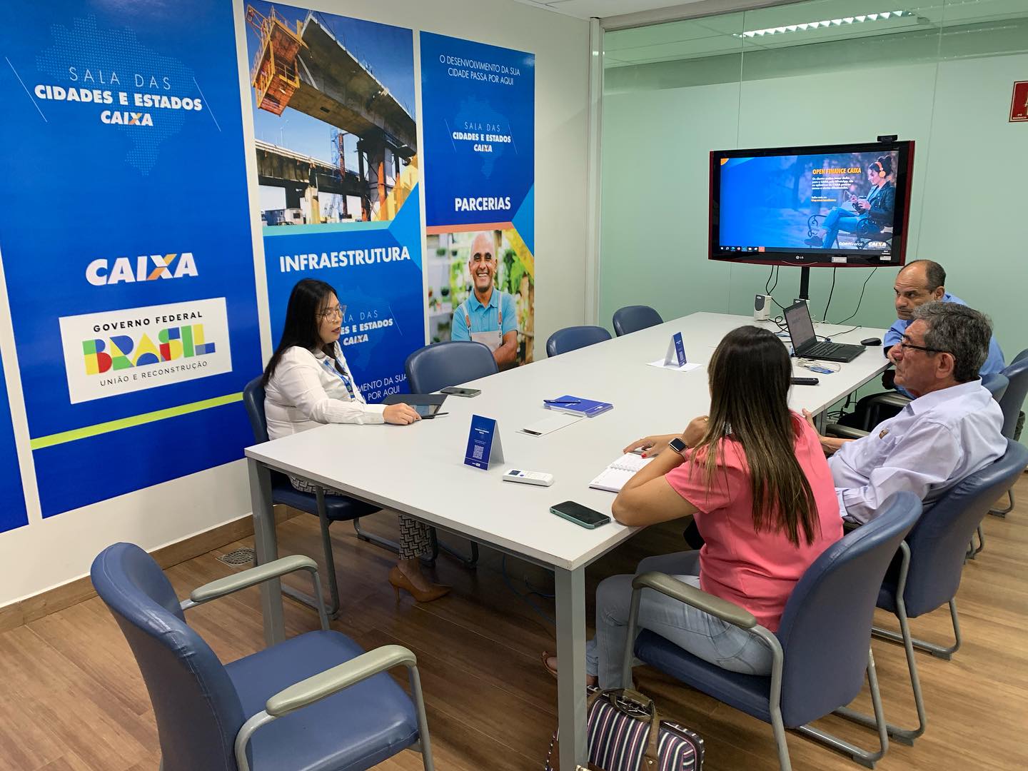 Prefeito Nelson Cintra se reúne com Caixa Econômica para captar recursos para o município