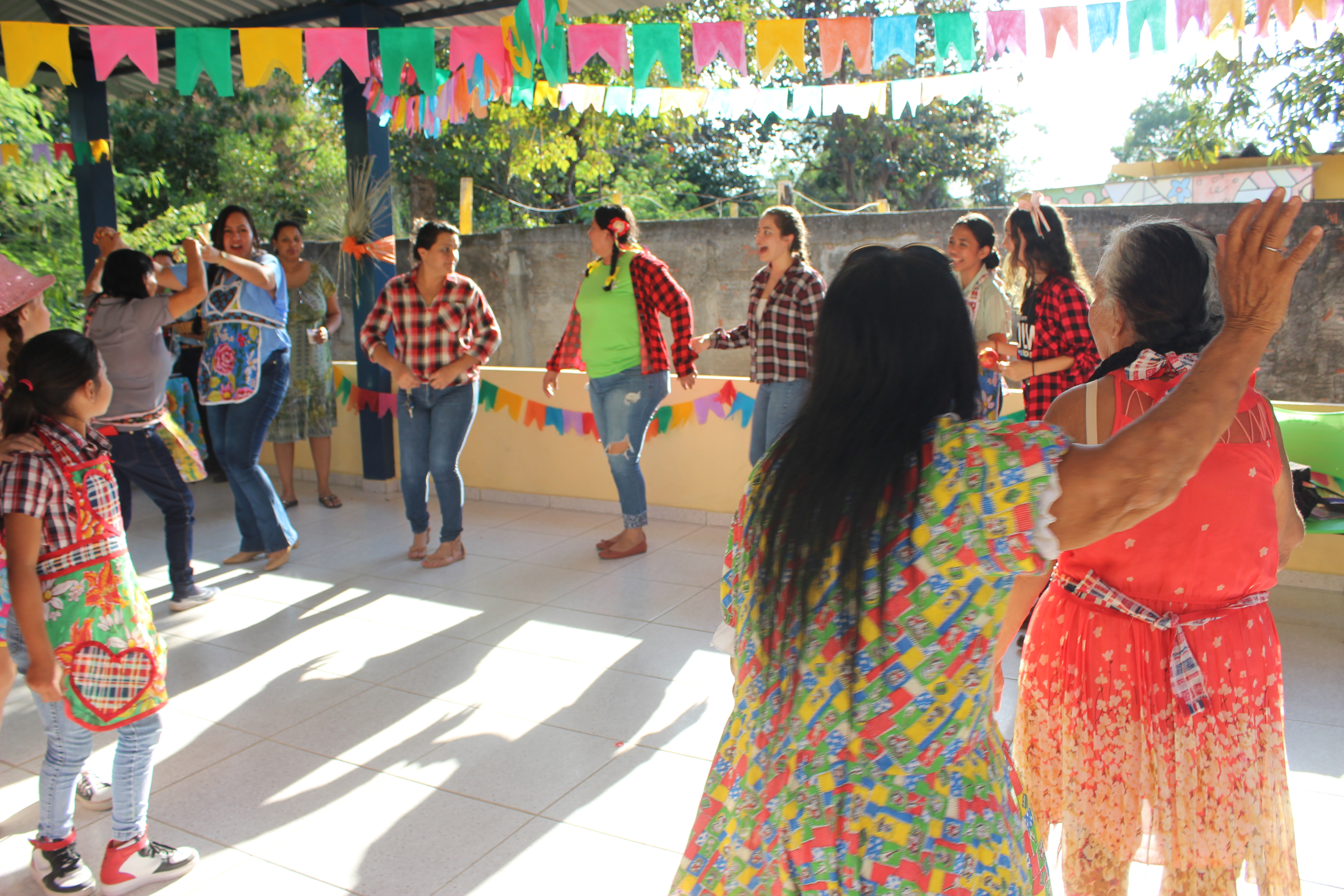 Grande festa anima integrantes do PAIF em Arraiá Junino no Centro de Referência de Assistência Social Grande festa anima integrantes do PAIF em Arraiá Junino no Centro de Referência de Assistência Social