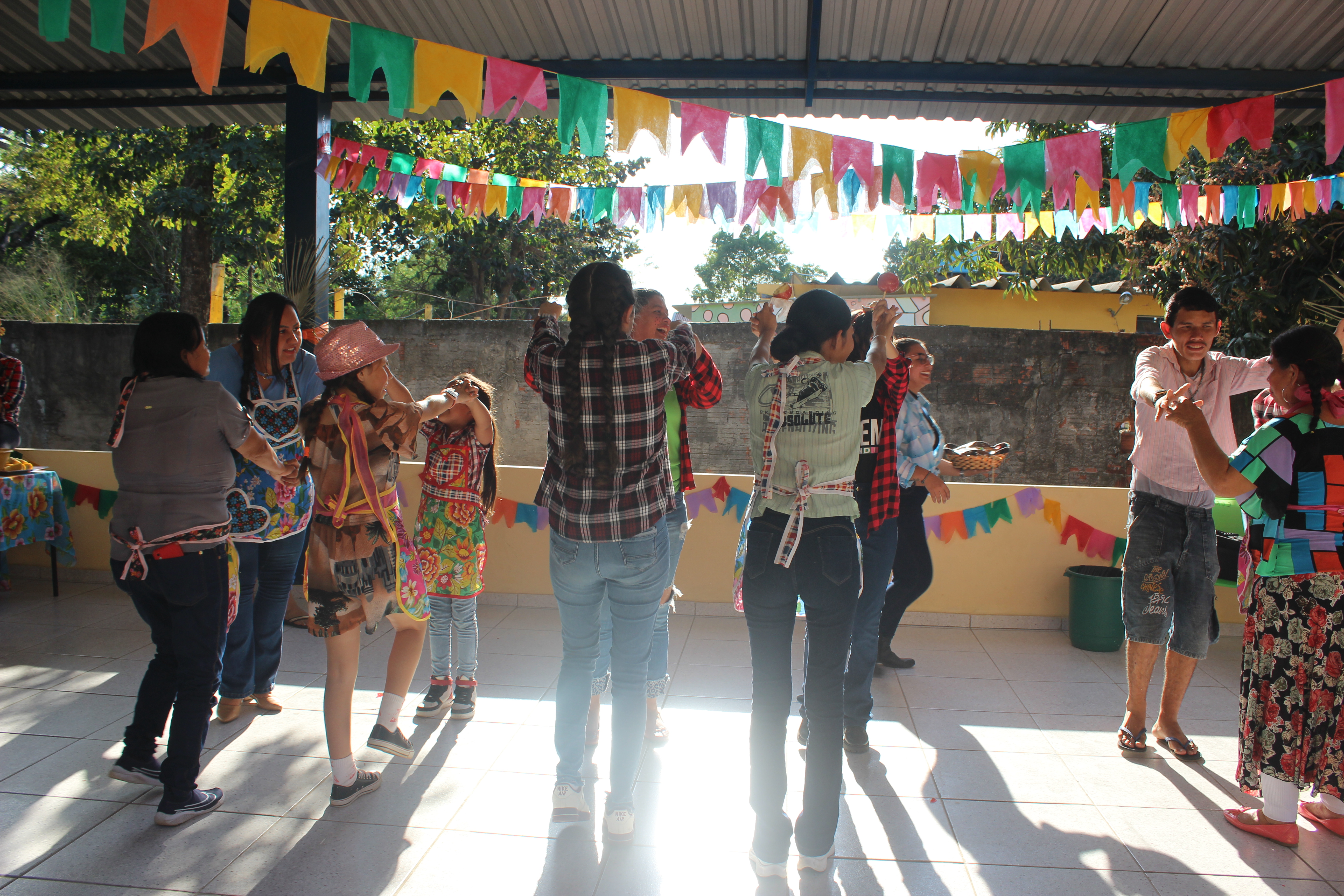 Grande festa anima integrantes do PAIF em Arraiá Junino no Centro de Referência de Assistência Social Grande festa anima integrantes do PAIF em Arraiá Junino no Centro de Referência de Assistência Social