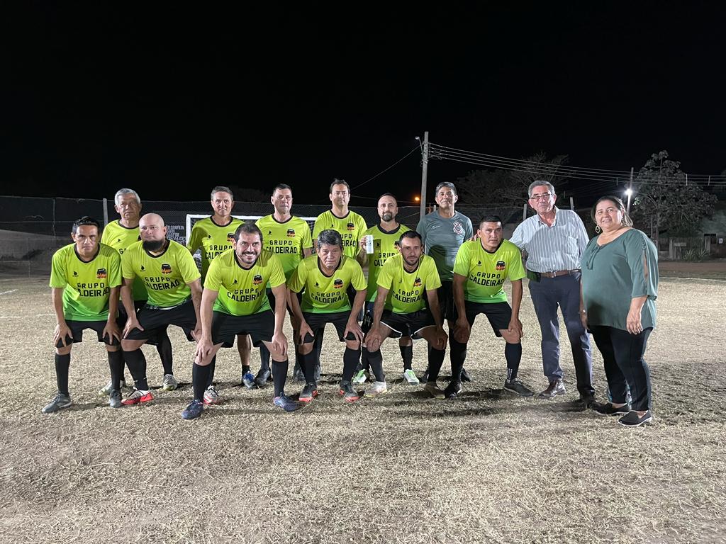 Esporte: campo do 'Caveirão' recebe iluminação de LED