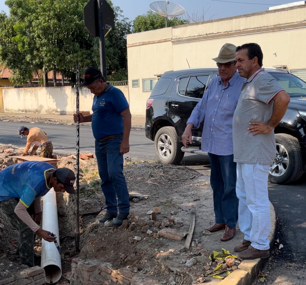 Prefeito Nelson Cintra começa a semana vistoriando obras