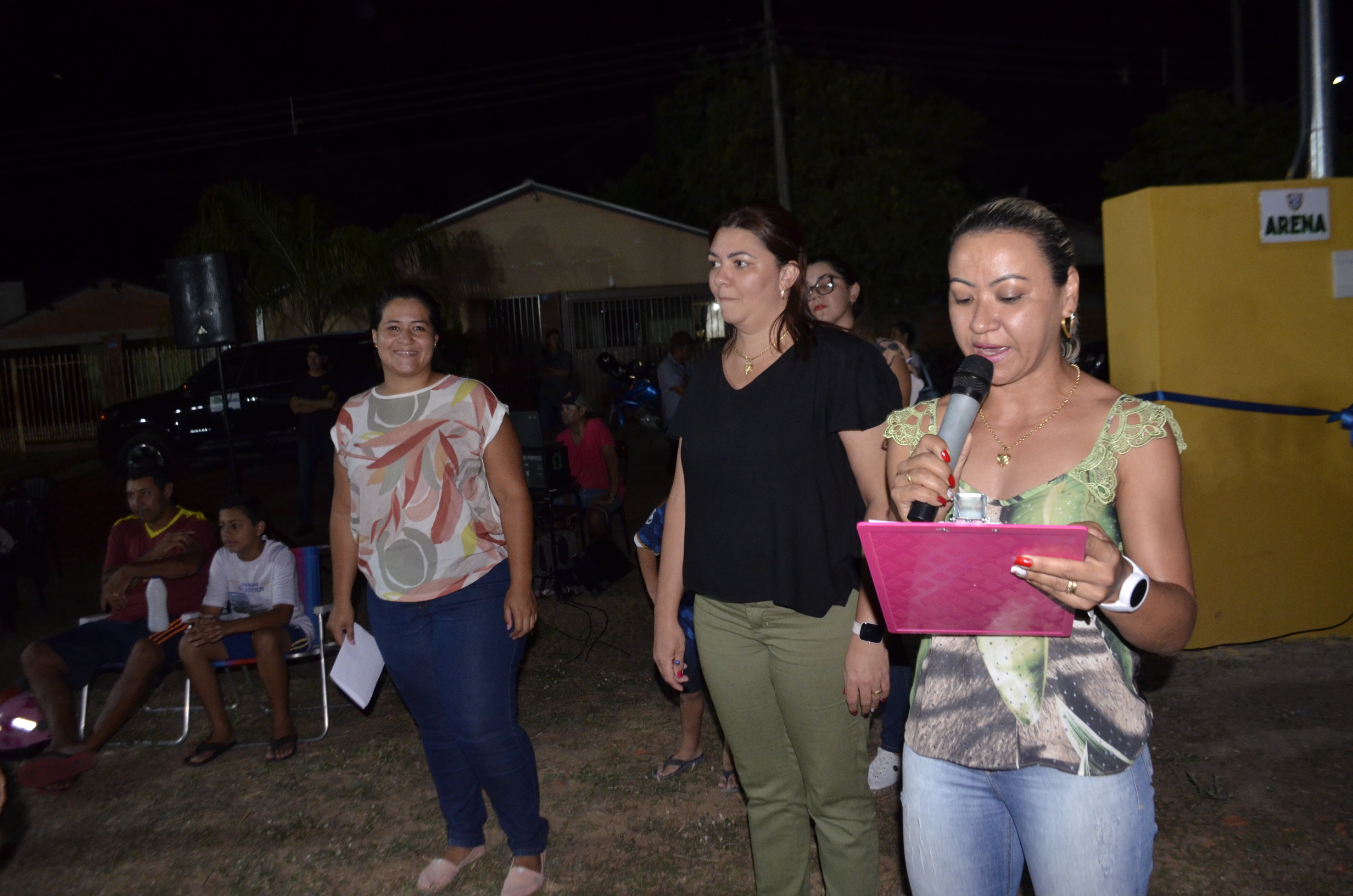 Confira as fotos da inauguração da iluminação do campo de futebol do 'Caveirão'