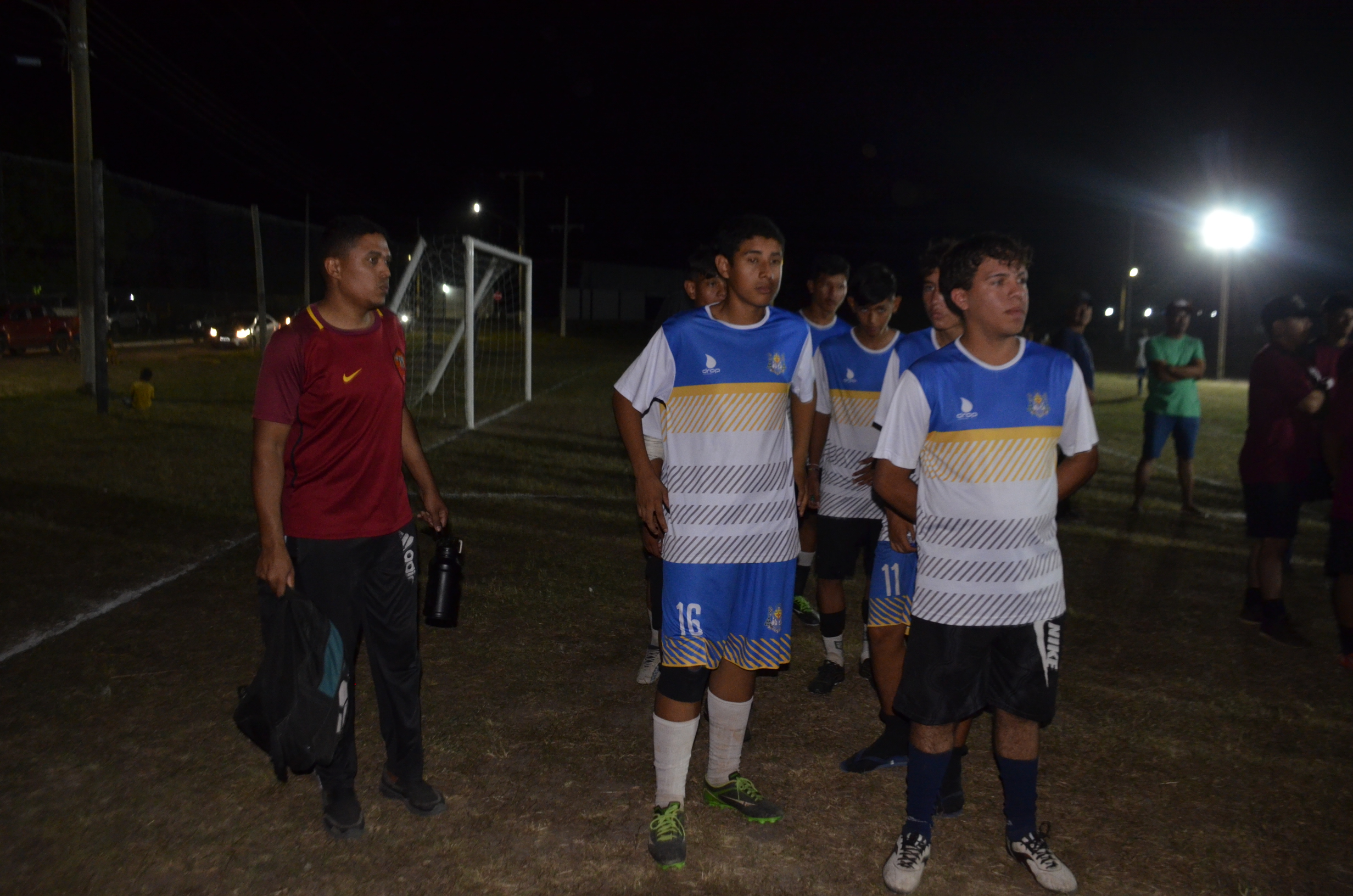 Esporte: campo do 'Caveirão' recebe iluminação de LED