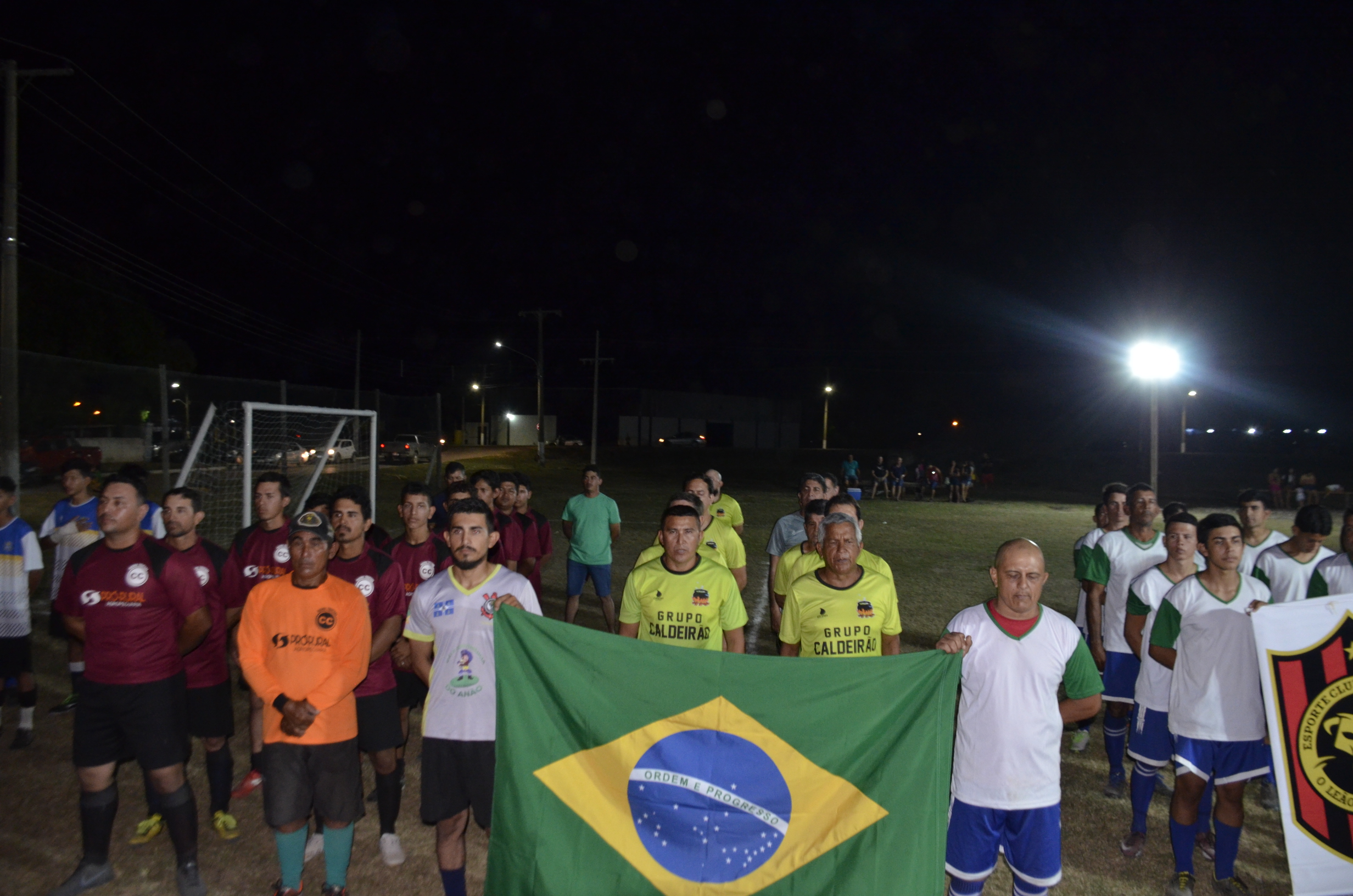 Esporte: campo do 'Caveirão' recebe iluminação de LED