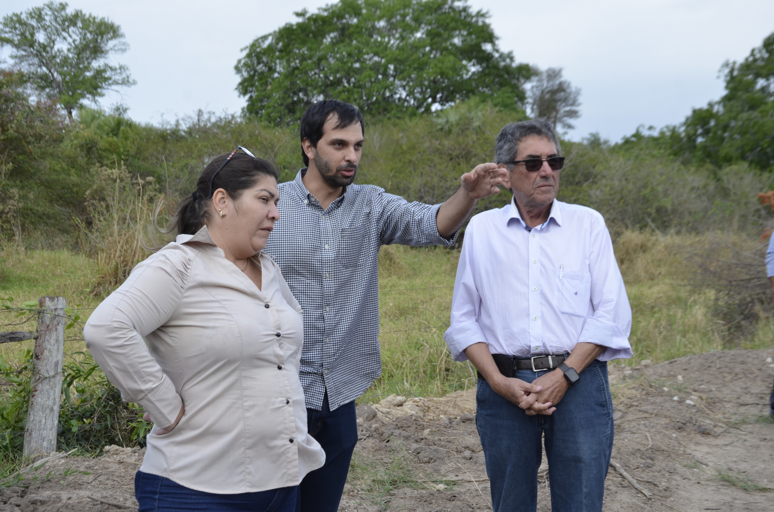 Prefeito Nelson Cintra acompanha técnicos da Agesul durante vistoria de obras em estradas rurais em Porto Murtinho