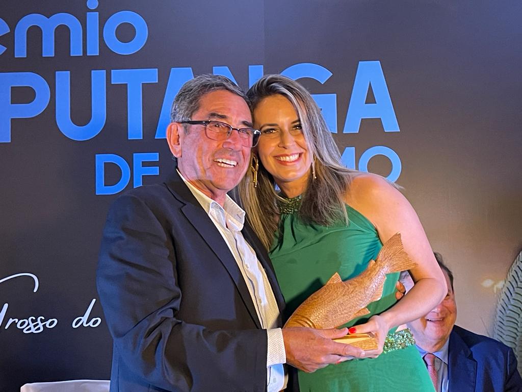 Prefeito Nelson Cintra recebe Prêmio Piraputanga de Turismo