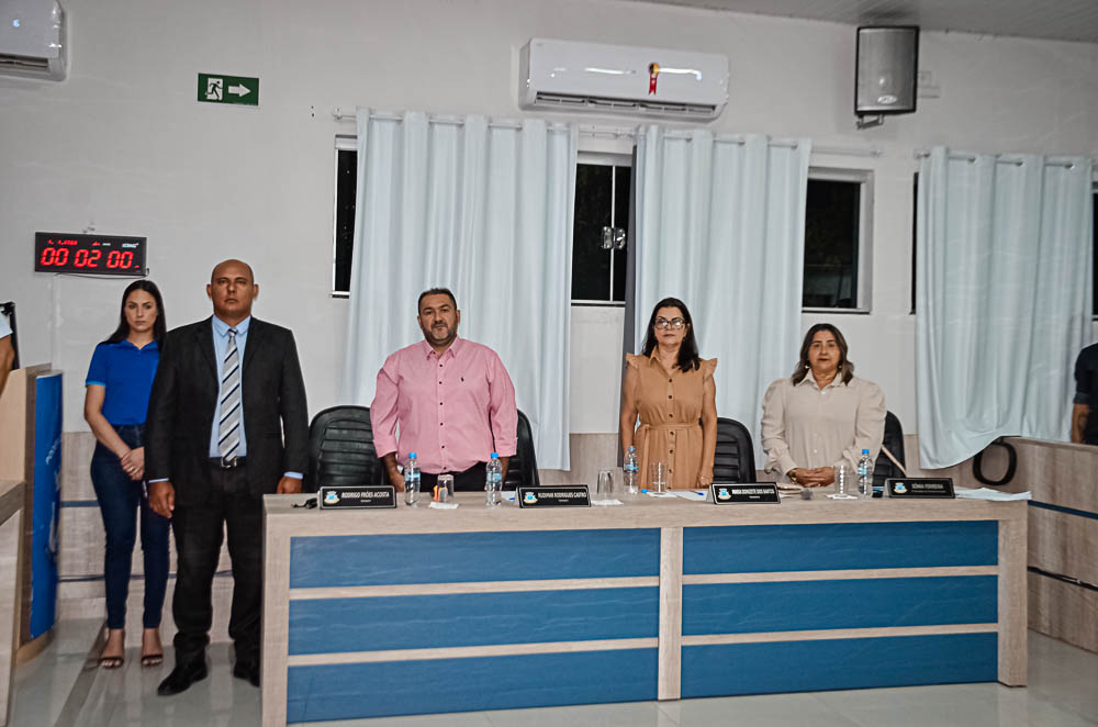 Noite de Homenagem: Prefeito Nelson Cintra Ribeiro recebe homenagem do Poder Legislativo