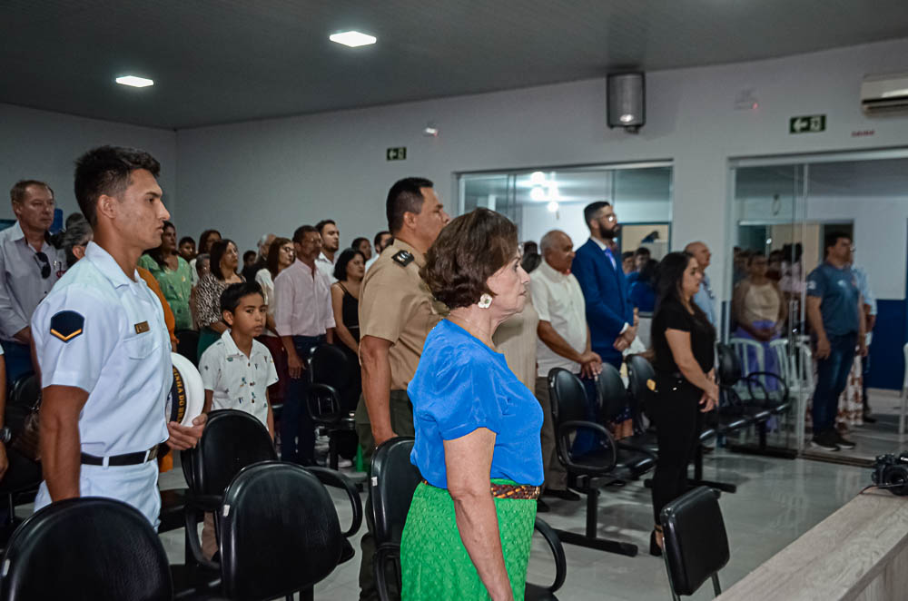 Noite de Homenagem: Prefeito Nelson Cintra Ribeiro recebe homenagem do Poder Legislativo