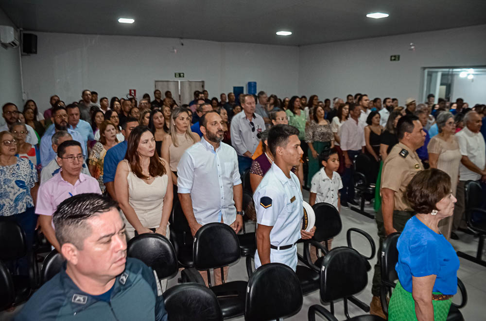 Noite de Homenagem: Prefeito Nelson Cintra Ribeiro recebe homenagem do Poder Legislativo