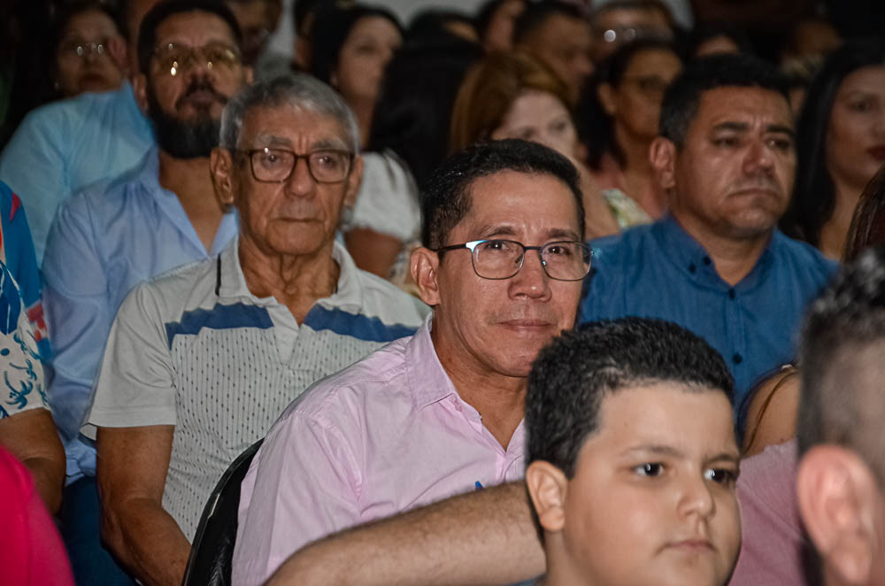 Noite de Homenagem: Prefeito Nelson Cintra Ribeiro recebe homenagem do Poder Legislativo