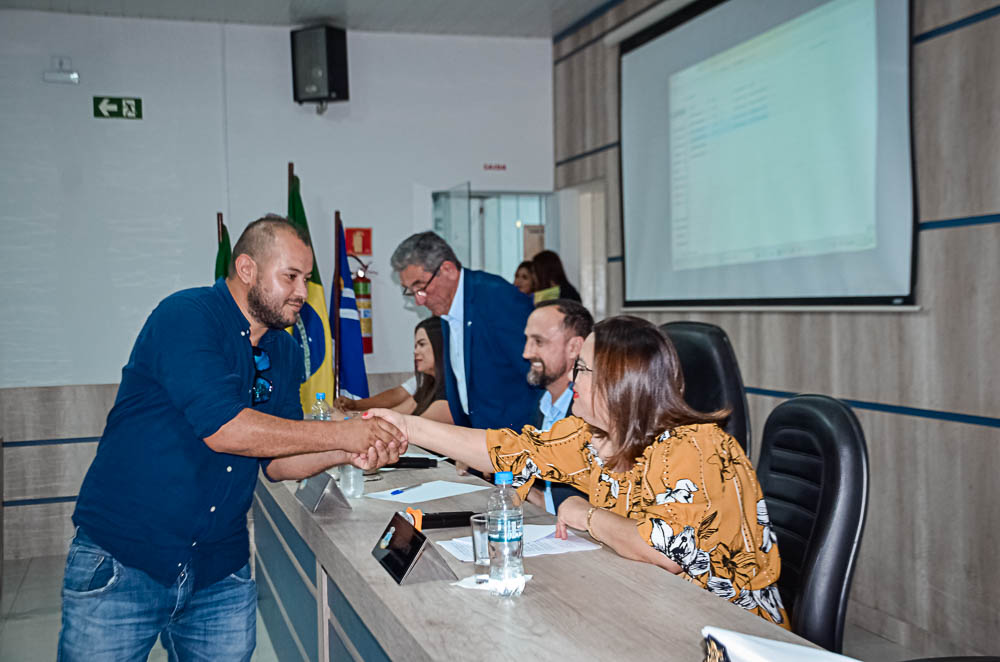 Noite de Homenagem: Prefeito Nelson Cintra Ribeiro recebe homenagem do Poder Legislativo