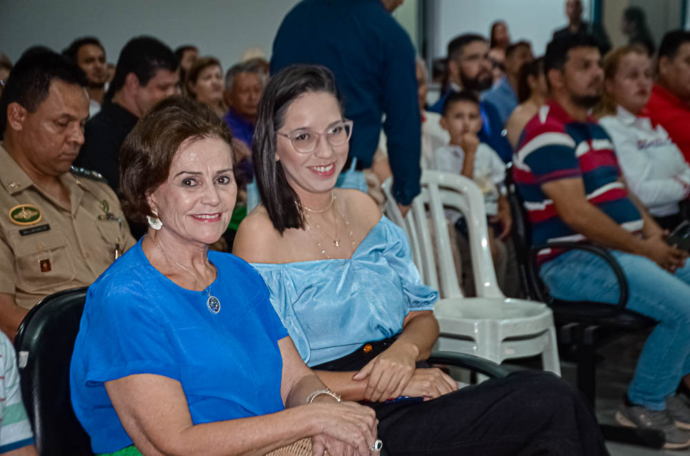 Noite de Homenagem: Prefeito Nelson Cintra Ribeiro recebe homenagem do Poder Legislativo