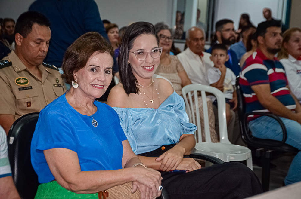 Noite de Homenagem: Prefeito Nelson Cintra Ribeiro recebe homenagem do Poder Legislativo