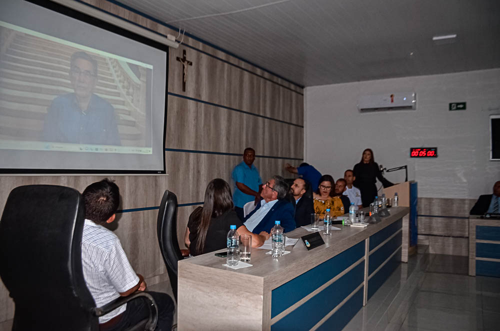 Noite de Homenagem: Prefeito Nelson Cintra Ribeiro recebe homenagem do Poder Legislativo