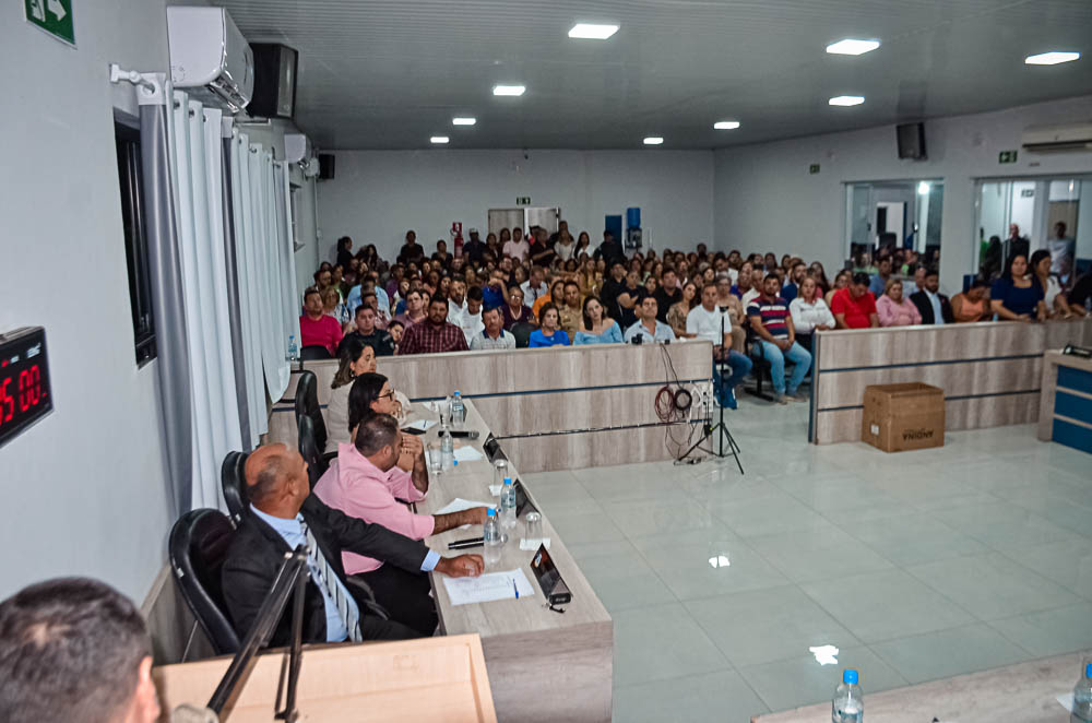 Noite de Homenagem: Prefeito Nelson Cintra Ribeiro recebe homenagem do Poder Legislativo