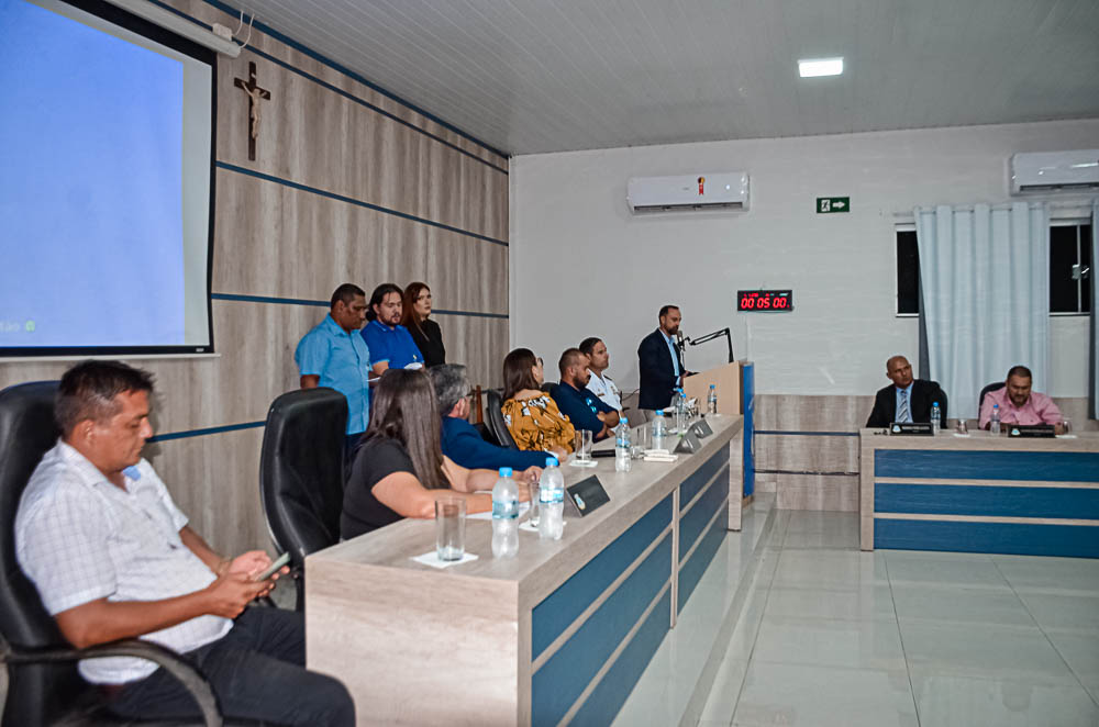 Noite de Homenagem: Prefeito Nelson Cintra Ribeiro recebe homenagem do Poder Legislativo