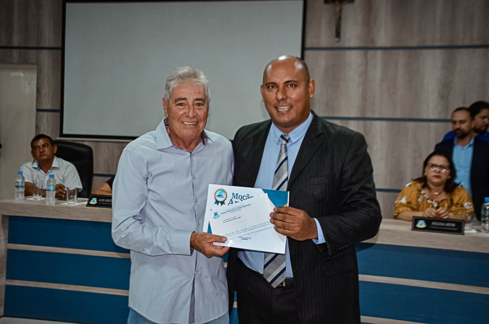 Noite de Homenagem: Prefeito Nelson Cintra Ribeiro recebe homenagem do Poder Legislativo