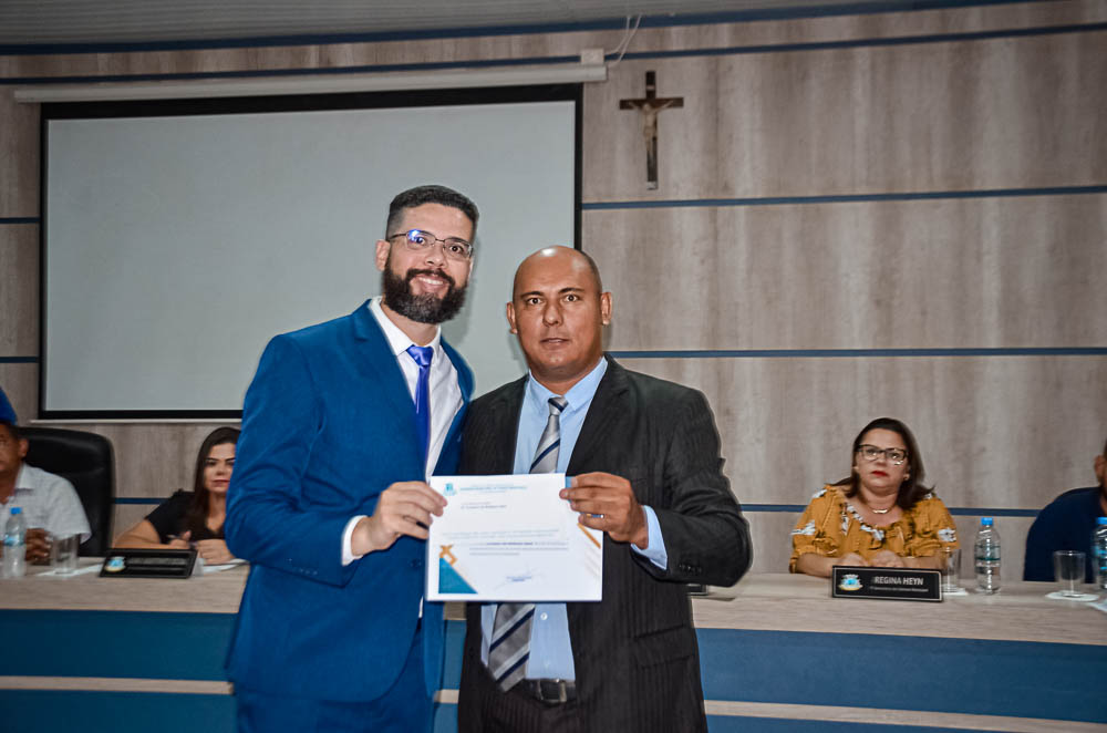 Noite de Homenagem: Prefeito Nelson Cintra Ribeiro recebe homenagem do Poder Legislativo