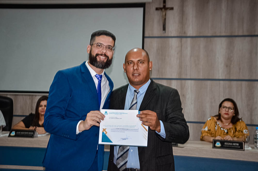 Noite de Homenagem: Prefeito Nelson Cintra Ribeiro recebe homenagem do Poder Legislativo