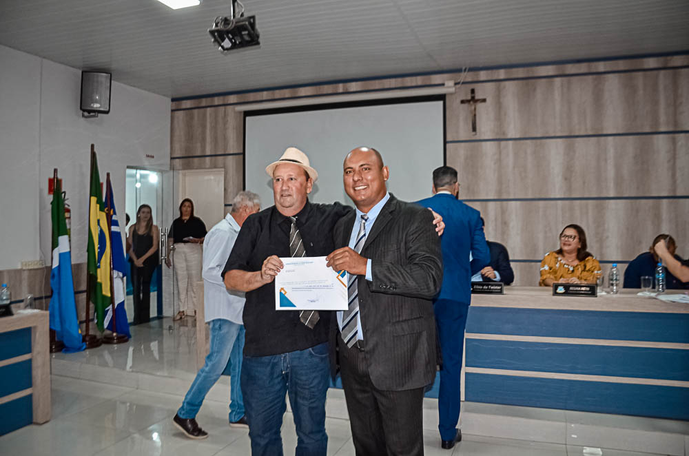 Noite de Homenagem: Prefeito Nelson Cintra Ribeiro recebe homenagem do Poder Legislativo