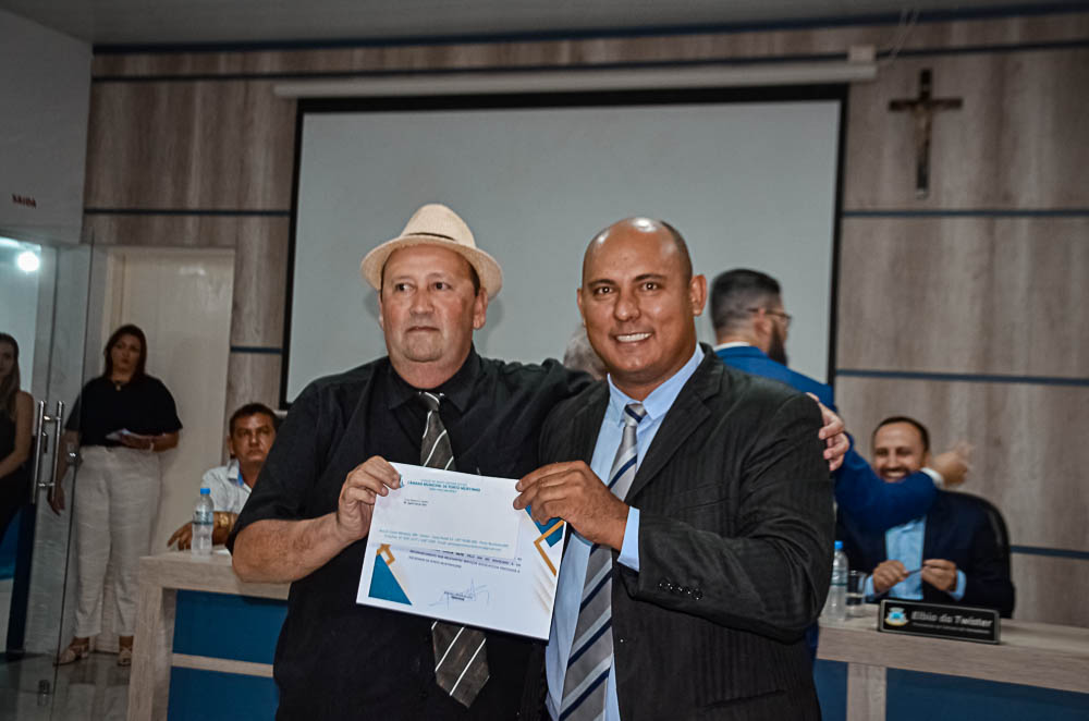 Noite de Homenagem: Prefeito Nelson Cintra Ribeiro recebe homenagem do Poder Legislativo