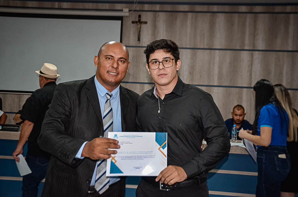 Noite de Homenagem: Prefeito Nelson Cintra Ribeiro recebe homenagem do Poder Legislativo