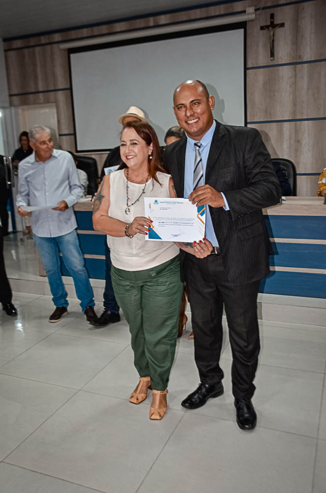 Noite de Homenagem: Prefeito Nelson Cintra Ribeiro recebe homenagem do Poder Legislativo