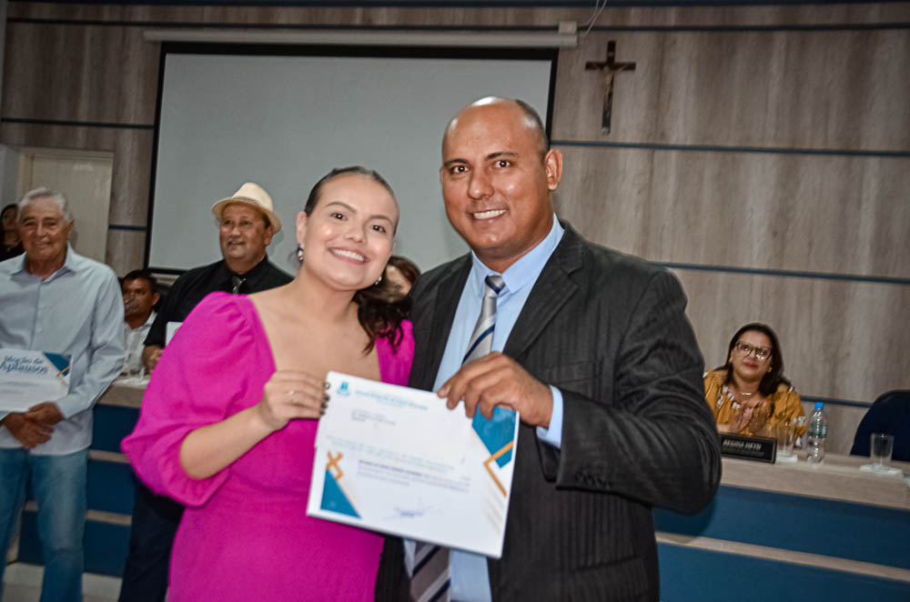 Noite de Homenagem: Prefeito Nelson Cintra Ribeiro recebe homenagem do Poder Legislativo