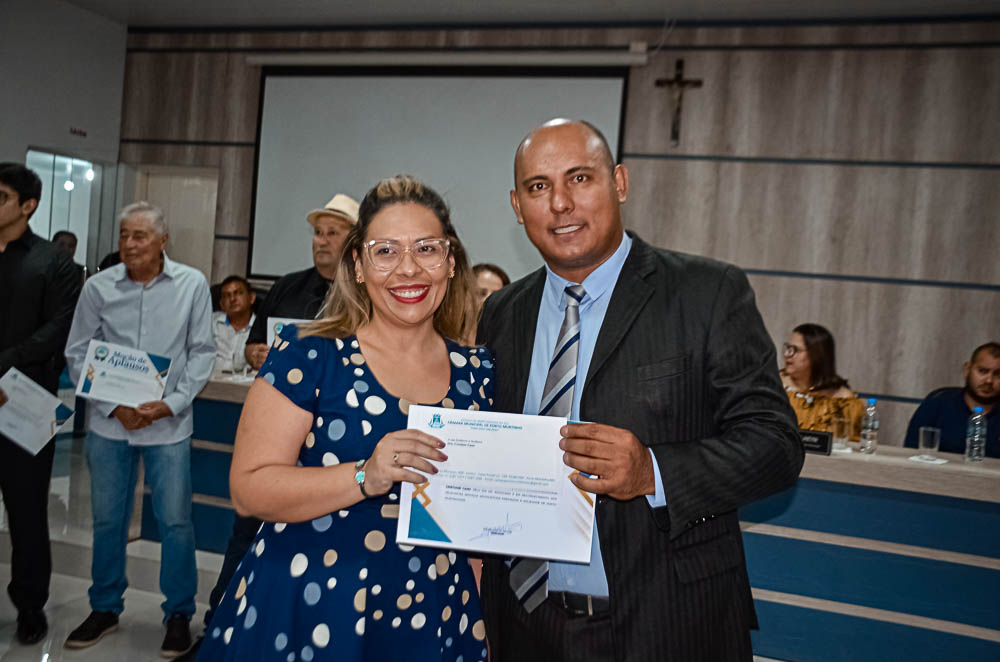 Noite de Homenagem: Prefeito Nelson Cintra Ribeiro recebe homenagem do Poder Legislativo