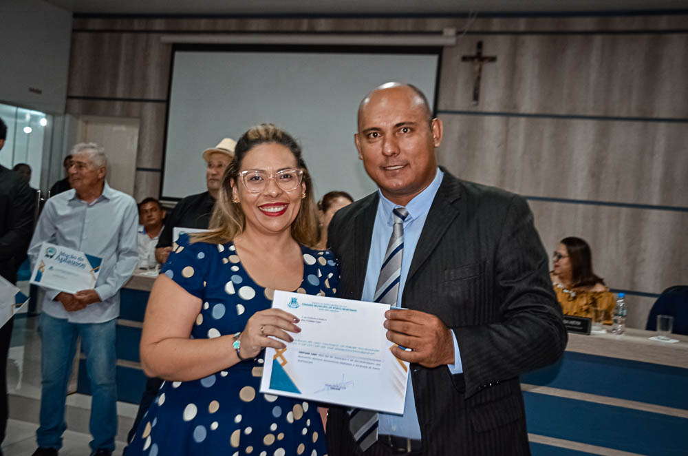 Noite de Homenagem: Prefeito Nelson Cintra Ribeiro recebe homenagem do Poder Legislativo