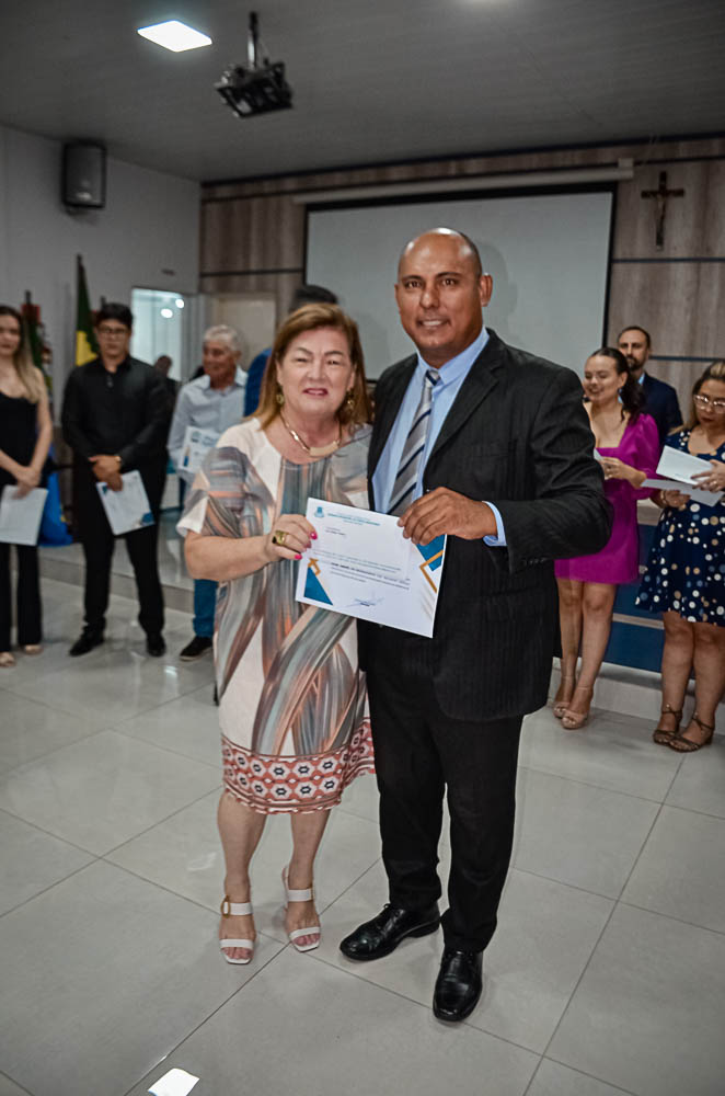 Noite de Homenagem: Prefeito Nelson Cintra Ribeiro recebe homenagem do Poder Legislativo