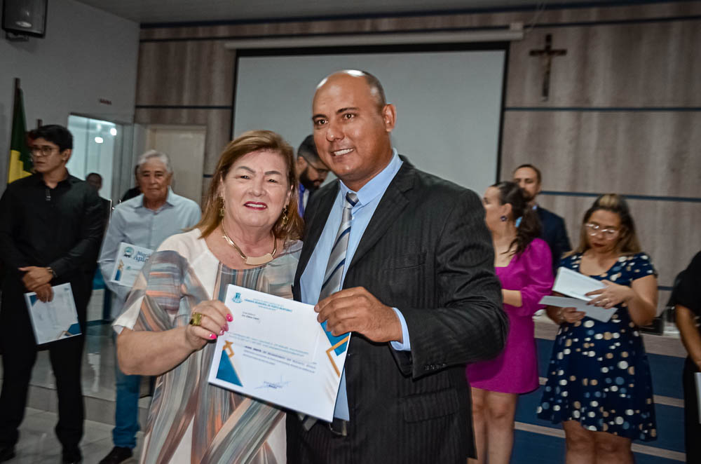 Noite de Homenagem: Prefeito Nelson Cintra Ribeiro recebe homenagem do Poder Legislativo