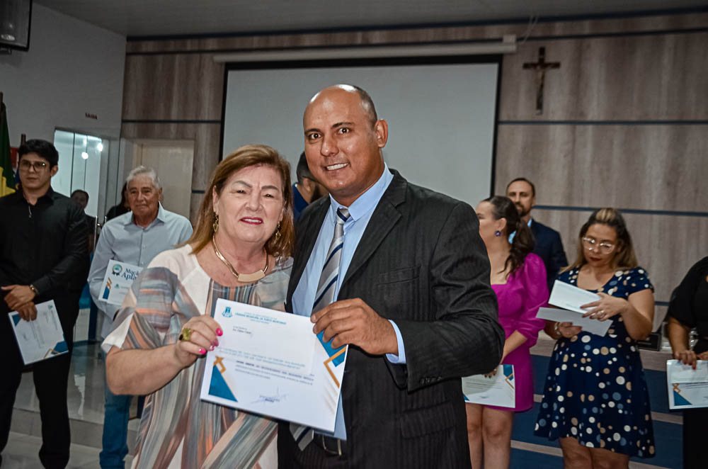 Noite de Homenagem: Prefeito Nelson Cintra Ribeiro recebe homenagem do Poder Legislativo