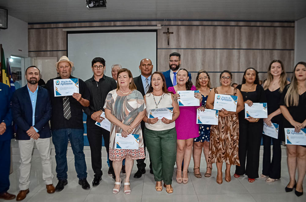 Noite de Homenagem: Prefeito Nelson Cintra Ribeiro recebe homenagem do Poder Legislativo