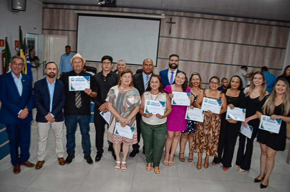 Noite de Homenagem: Prefeito Nelson Cintra Ribeiro recebe homenagem do Poder Legislativo