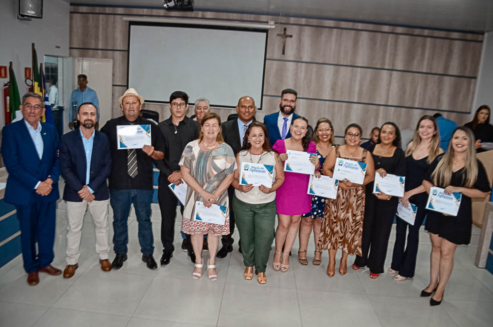 Noite de Homenagem: Prefeito Nelson Cintra Ribeiro recebe homenagem do Poder Legislativo