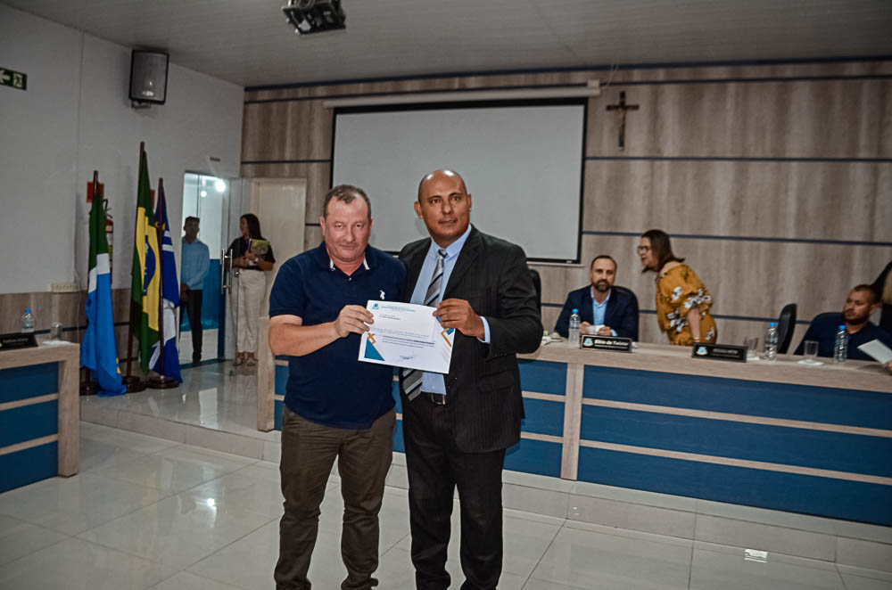 Noite de Homenagem: Prefeito Nelson Cintra Ribeiro recebe homenagem do Poder Legislativo