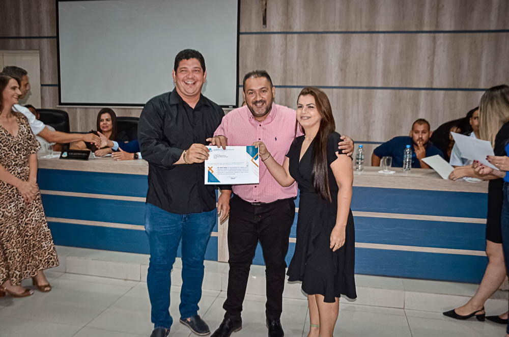 Noite de Homenagem: Prefeito Nelson Cintra Ribeiro recebe homenagem do Poder Legislativo