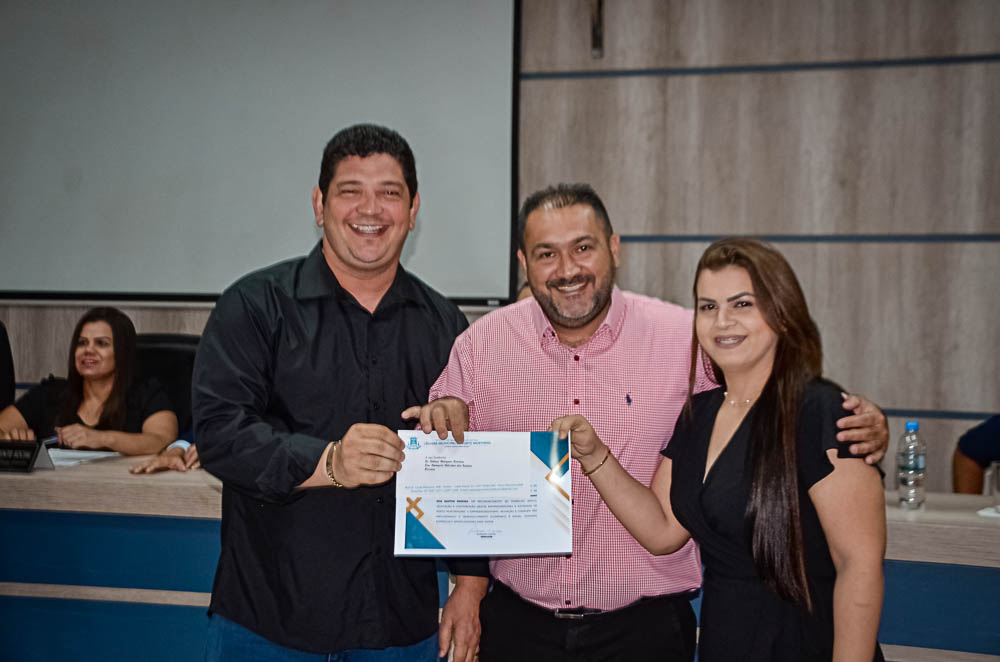 Noite de Homenagem: Prefeito Nelson Cintra Ribeiro recebe homenagem do Poder Legislativo