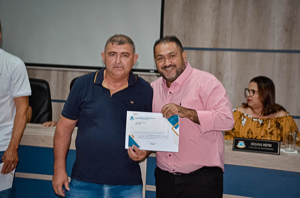 Noite de Homenagem: Prefeito Nelson Cintra Ribeiro recebe homenagem do Poder Legislativo