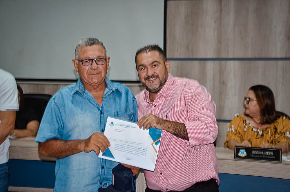 Noite de Homenagem: Prefeito Nelson Cintra Ribeiro recebe homenagem do Poder Legislativo