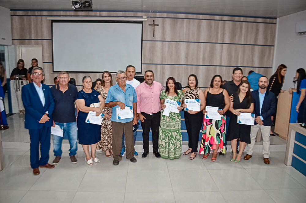 Noite de Homenagem: Prefeito Nelson Cintra Ribeiro recebe homenagem do Poder Legislativo