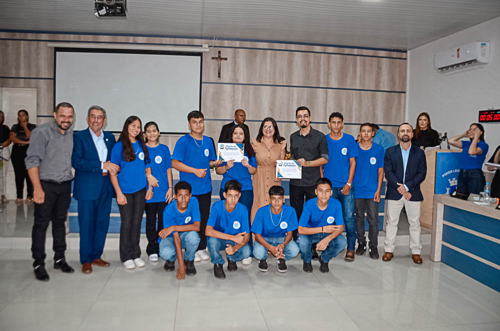 Noite de Homenagem: Prefeito Nelson Cintra Ribeiro recebe homenagem do Poder Legislativo