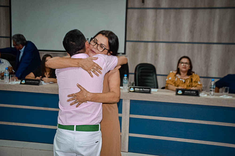 Noite de Homenagem: Prefeito Nelson Cintra Ribeiro recebe homenagem do Poder Legislativo