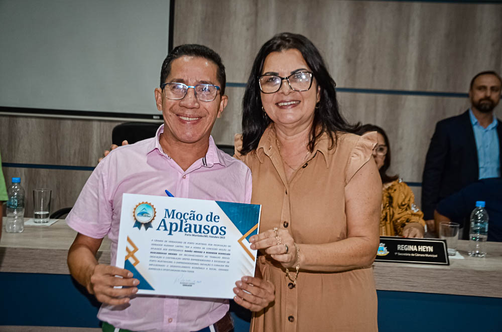 Noite de Homenagem: Prefeito Nelson Cintra Ribeiro recebe homenagem do Poder Legislativo