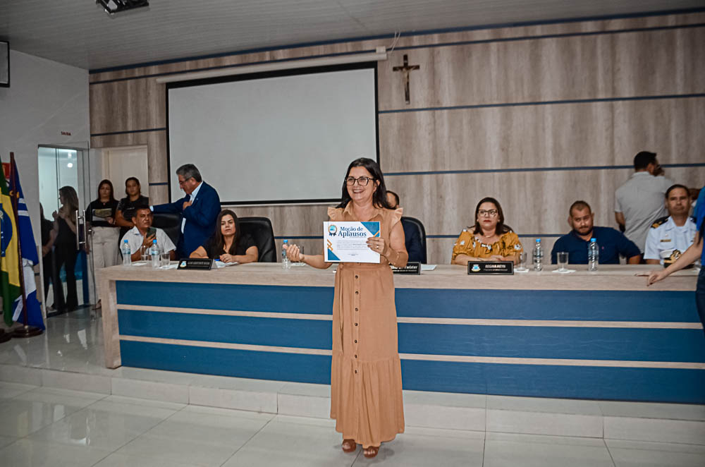 Noite de Homenagem: Prefeito Nelson Cintra Ribeiro recebe homenagem do Poder Legislativo