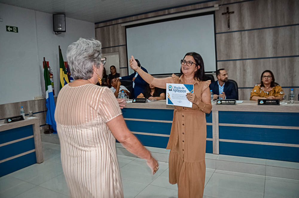 Noite de Homenagem: Prefeito Nelson Cintra Ribeiro recebe homenagem do Poder Legislativo