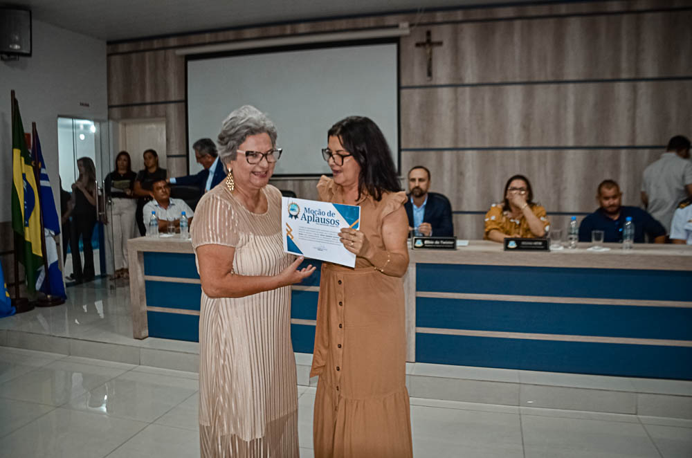 Noite de Homenagem: Prefeito Nelson Cintra Ribeiro recebe homenagem do Poder Legislativo