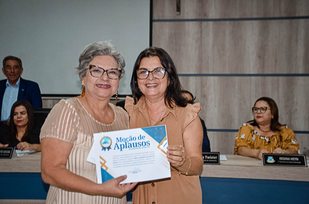 Noite de Homenagem: Prefeito Nelson Cintra Ribeiro recebe homenagem do Poder Legislativo