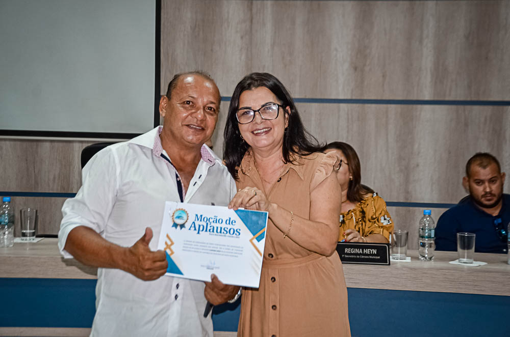 Noite de Homenagem: Prefeito Nelson Cintra Ribeiro recebe homenagem do Poder Legislativo